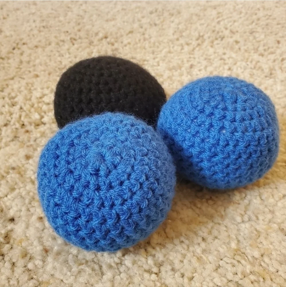 Non squeaky crochet dog cat toy. 3 non squeaky balls. Homemade